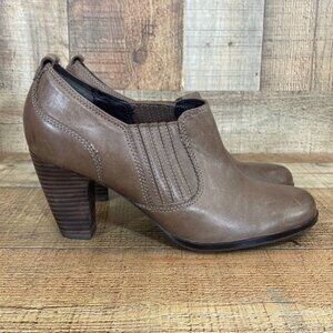 Clarks Artisan Brown Tan Distressed Leather‎ Ankle Boots Womens 9.5M Pose Bootie